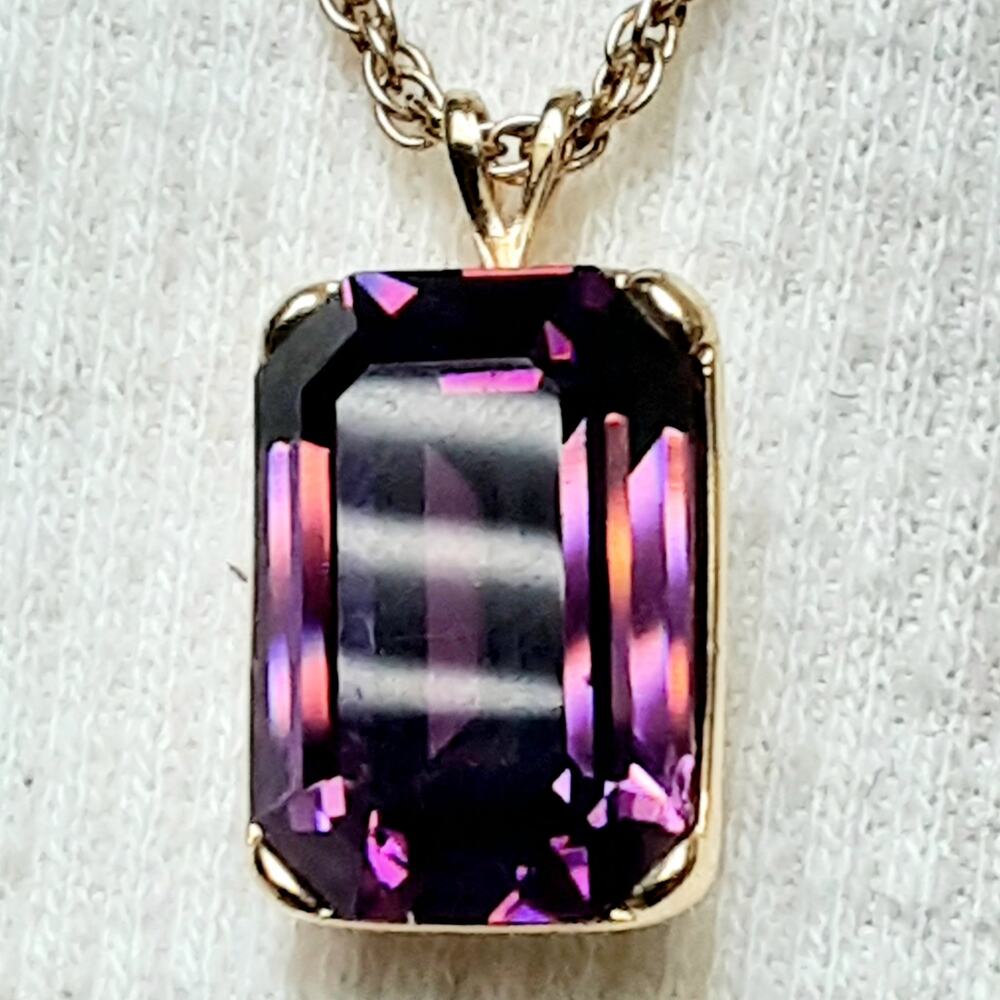 Monet Signed Gold Tone Spiral Link Necklace Emeral Cut Faux Amethyst Pendant